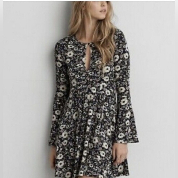 American Eagle Women's Soft and Sexy Bell Sleeve Black floral Swing Dress Size S - Picture 7 of 7